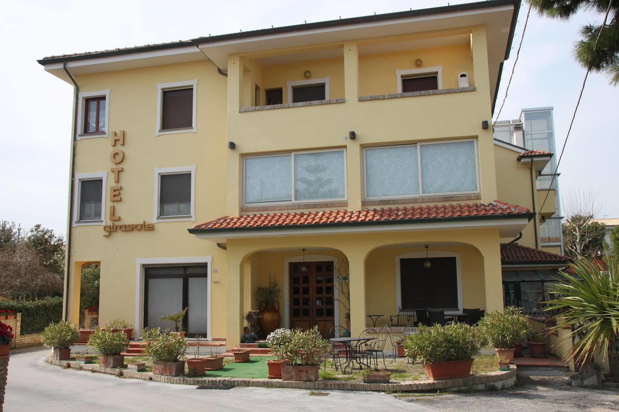 Hotel Girasole Civitanova Marche Exterior photo
