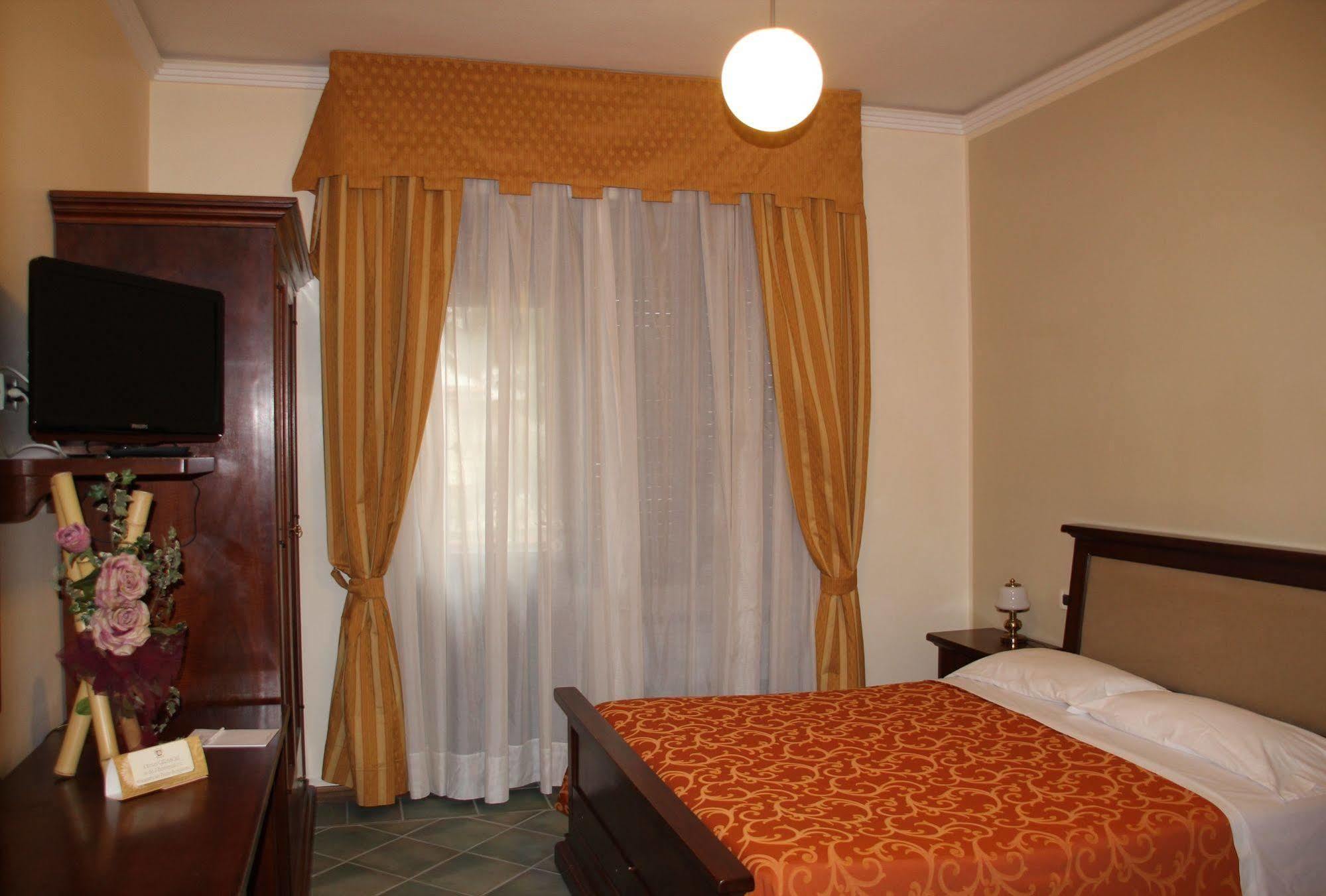 Hotel Girasole Civitanova Marche Exterior photo