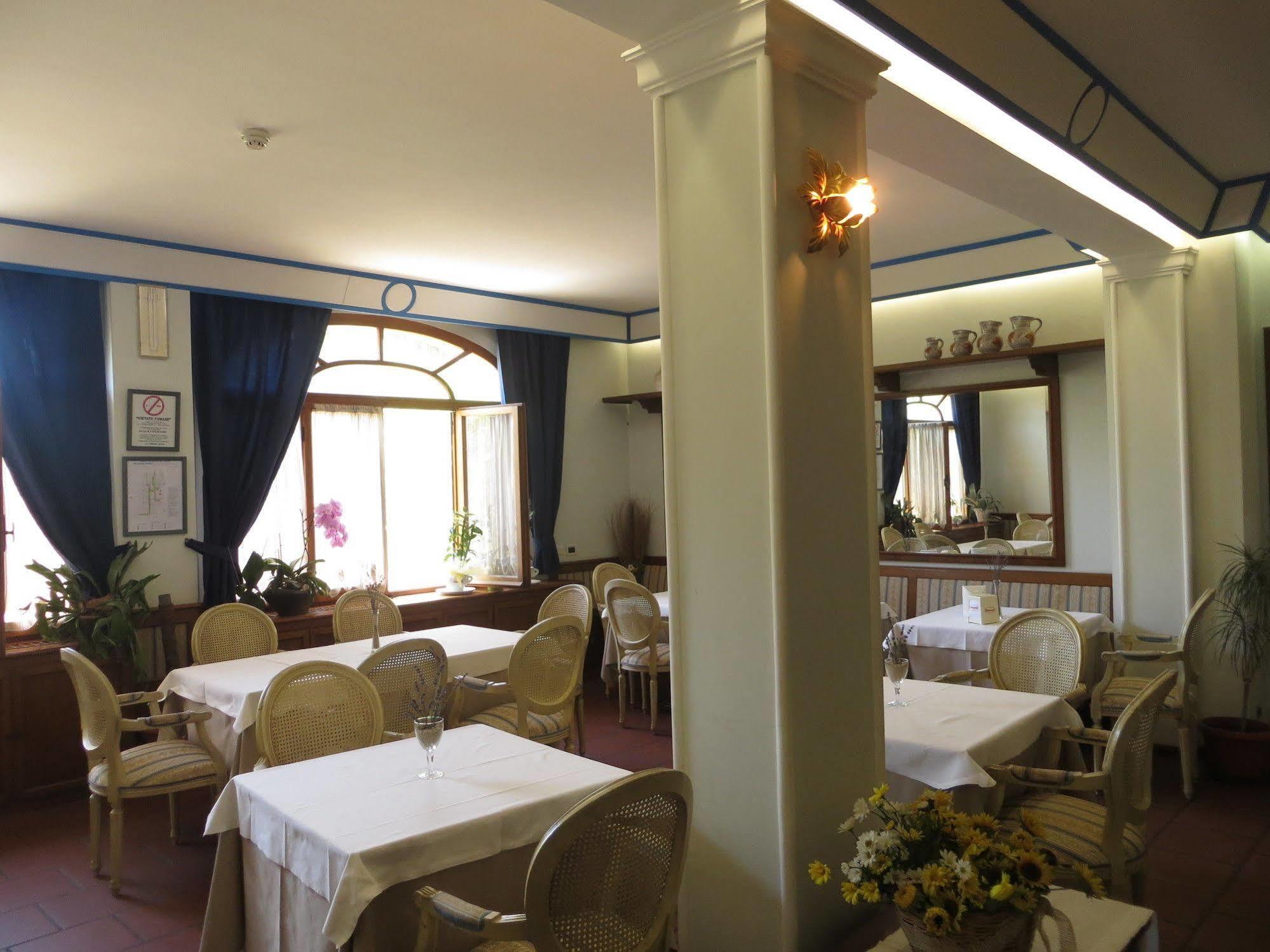 Hotel Girasole Civitanova Marche Exterior photo