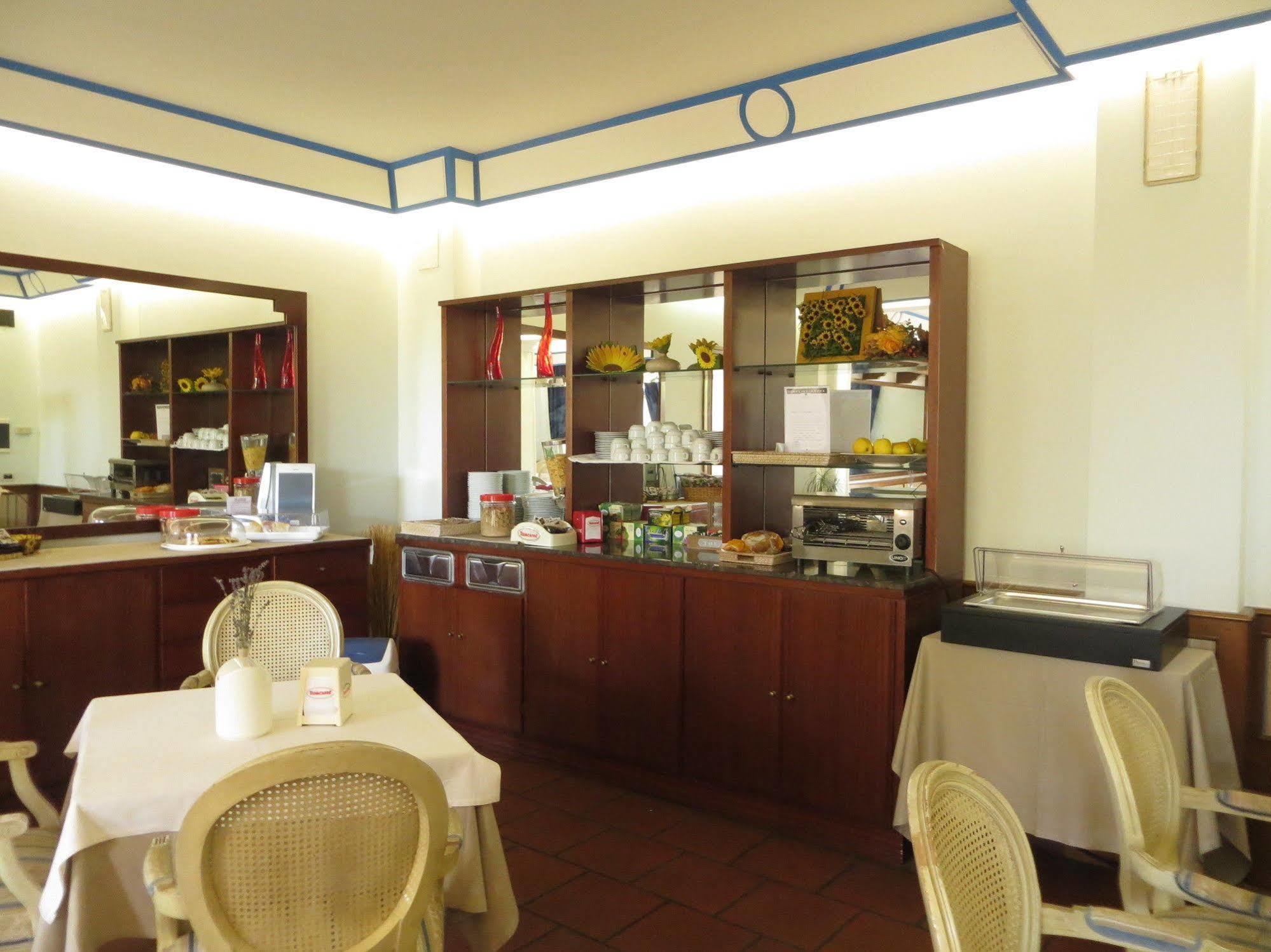 Hotel Girasole Civitanova Marche Exterior photo