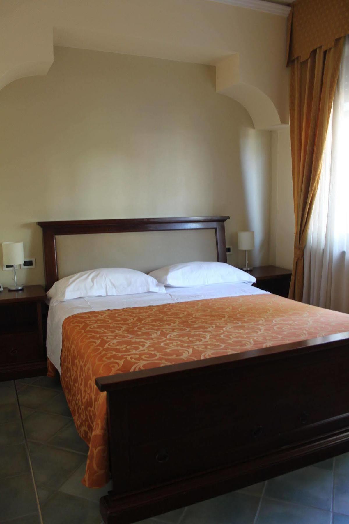 Hotel Girasole Civitanova Marche Exterior photo